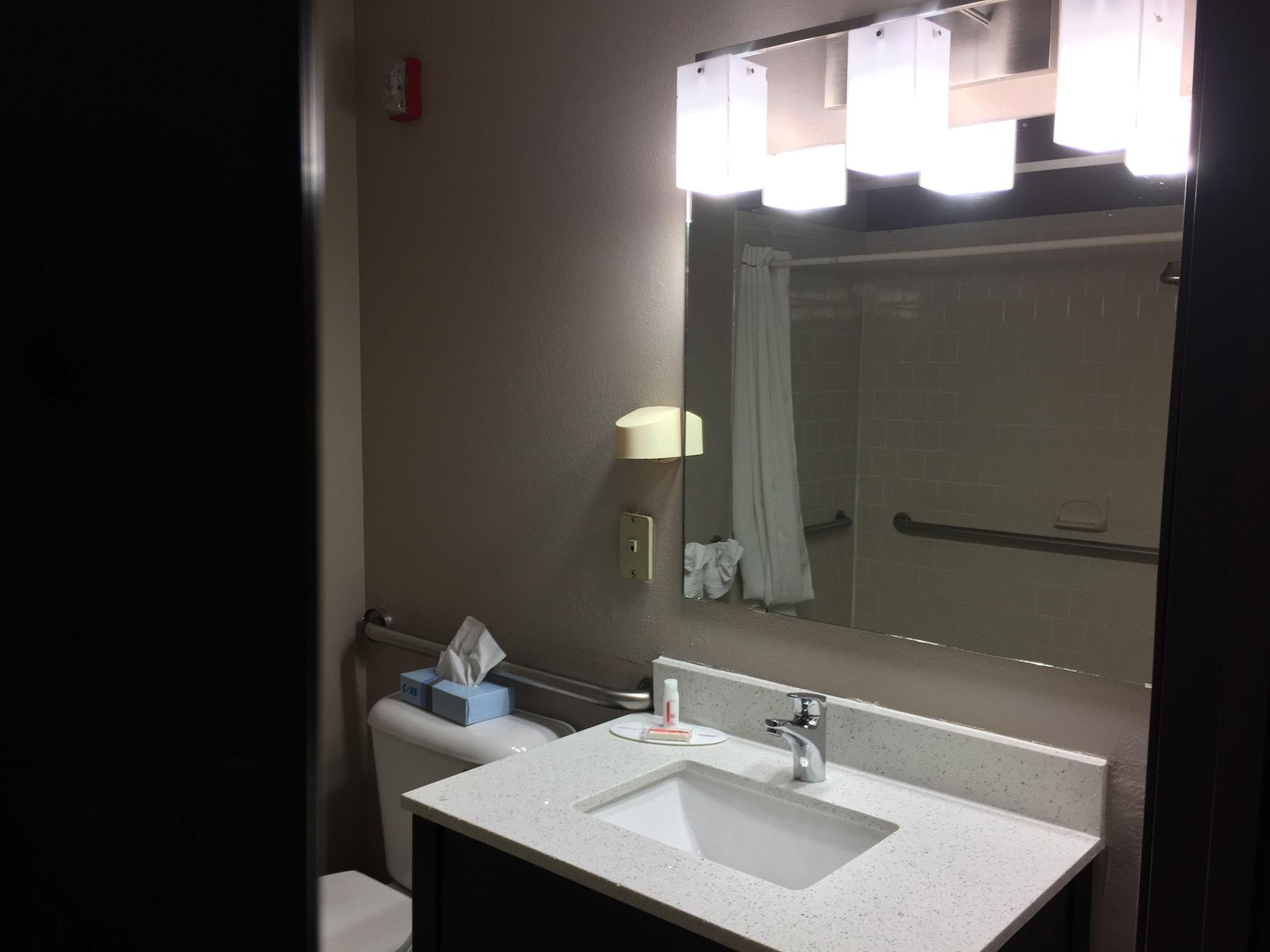 Super 8 By Wyndham Bedford Dfw Airport West Motel Kültér fotó