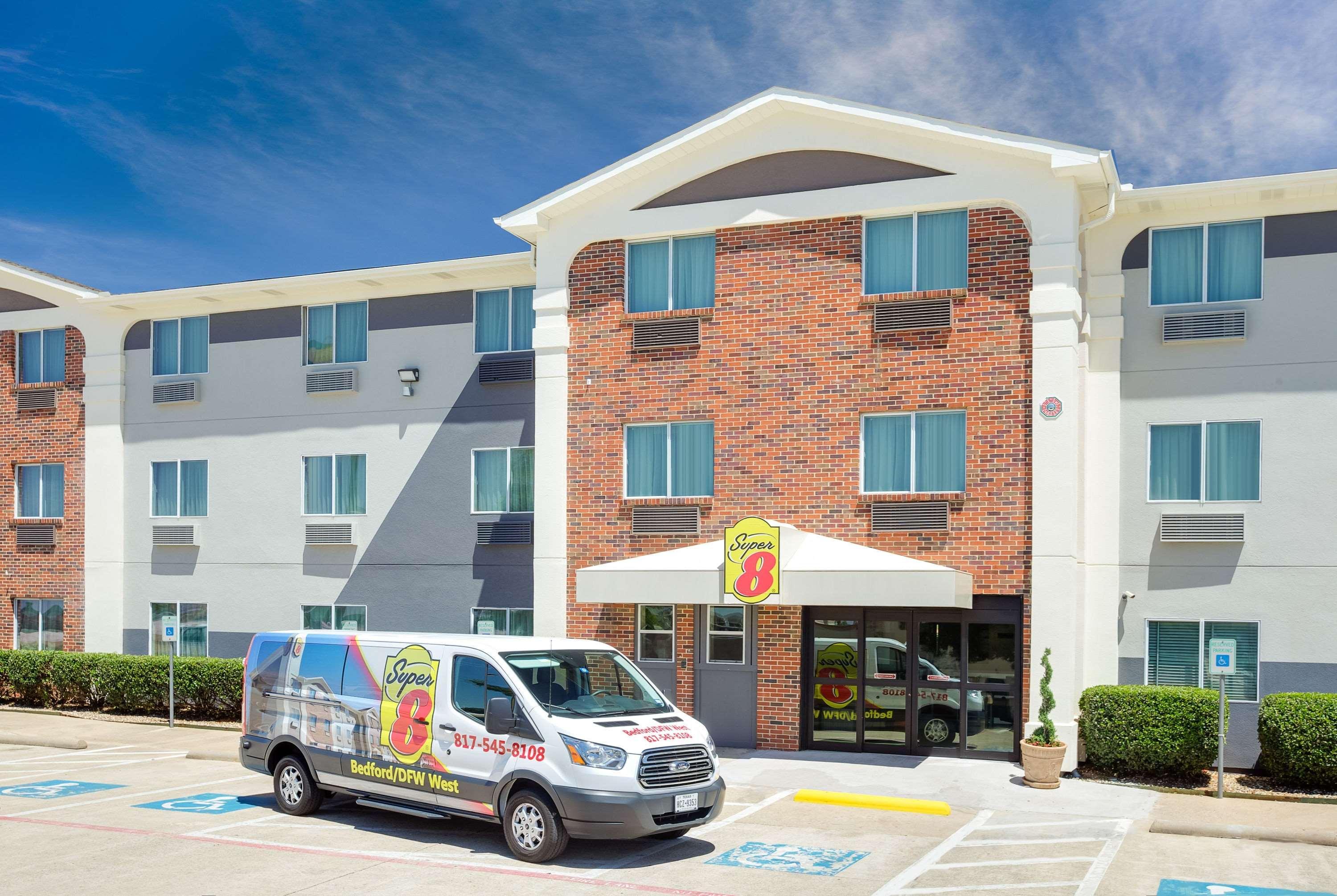 Super 8 By Wyndham Bedford Dfw Airport West Motel Kültér fotó